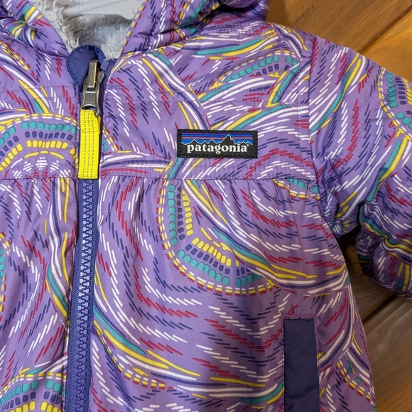 Patagonia Reversible Purple and Patterned Jacket Size 3-6 Months - Picture 3 of 8
